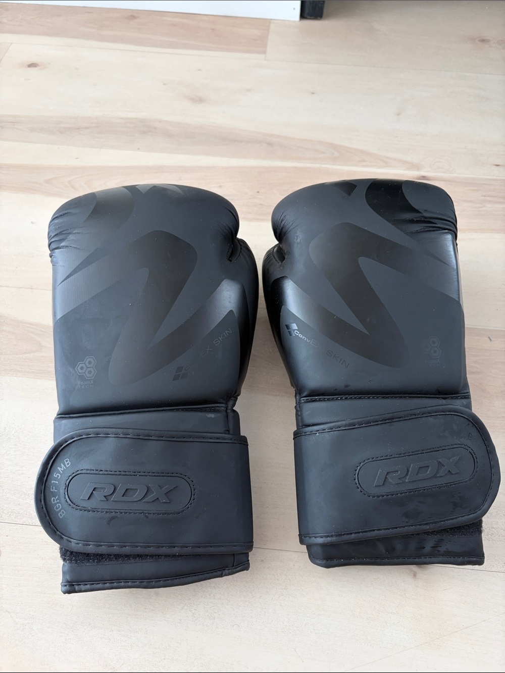 RDX F15 NOIR BOXING GLOVES 14 oz